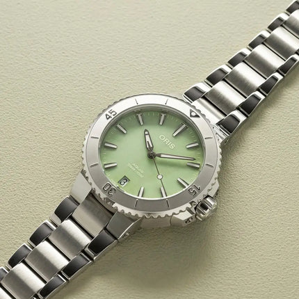 Oris Aquis 01-733-7770-4157-07-8-18-05P Date Ladies Green Mother Of Pearl Dial Stainless Steel Strap