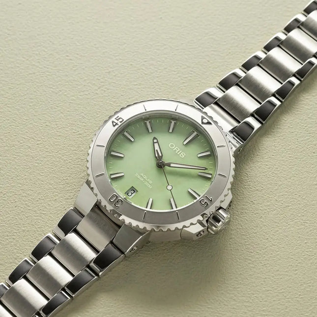 Oris Aquis 01-733-7770-4157-07-8-18-05P Date Ladies Green Mother Of Pearl Dial Stainless Steel Strap
