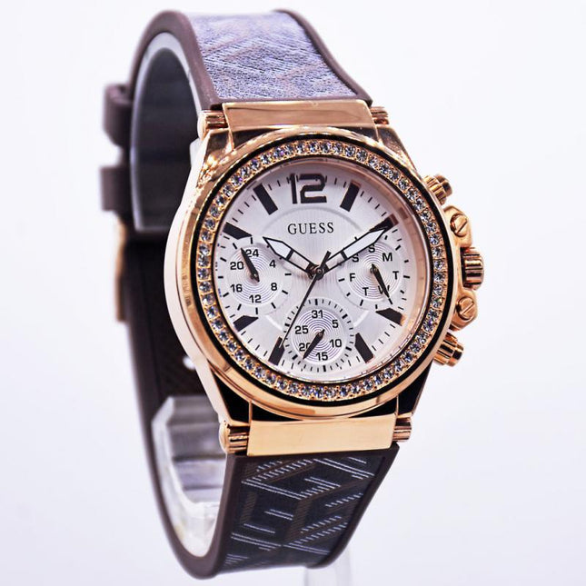 Guess GW0621L5