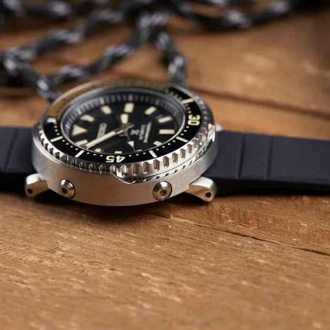 Seiko Prospex SRPF81K1 Tuna Divers 200M Automatic Blue Dial Dark Blue Rubber Strap Safari Edition