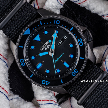 Seiko 5 Sports SRPD81K1 5KX SKX Sports Style Automatic Black Dial Black Nylon Strap