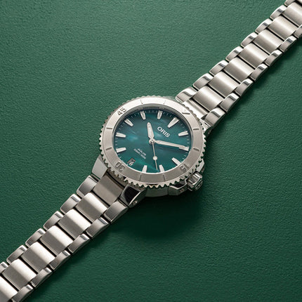 Oris Aquis Date X Bracenet 01-733-7770-4137-07-8-18-05P Ladies Green Dial Stainless Steel Strap