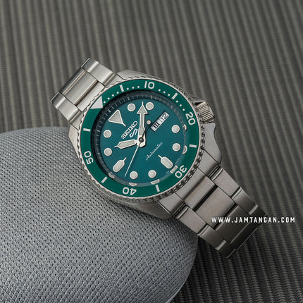 Seiko 5 Sports SRPD61K1 5KX SKX Sports Style Automatic Green Dial Stainless Steel Strap