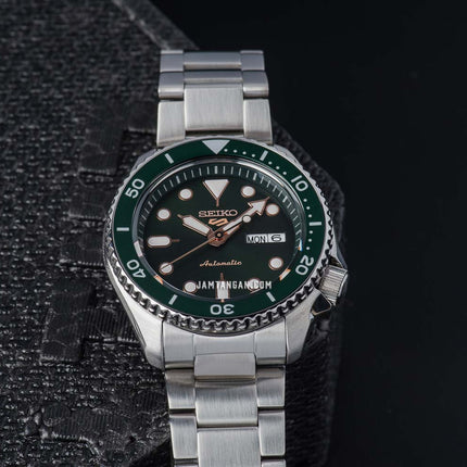 Seiko 5 Sports SRPD63K1 5KX Hulk SKX Sports Style Automatic Green Dial Stainless Steel Strap