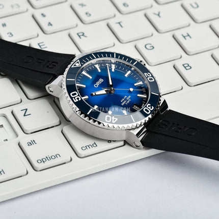 Oris Aquis 01-400-7769-4135-07-4-22-74FC Date Automatic Blue Dial Black Rubber Strap