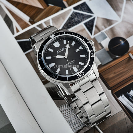 Alba Active AS9U13X1 Men Black Gradation Dial Stainless Steel Strap