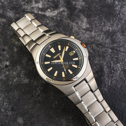Seiko Kinetic SKA399P1 Black Dial Titanium Strap