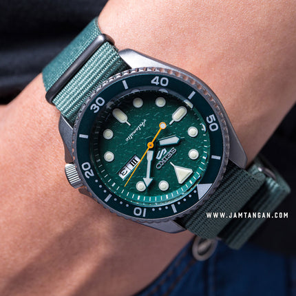 Seiko 5 Sports SRPD77K1 5KX Avocado SKX Sports Style Automatic Green Dial Green Nylon Strap