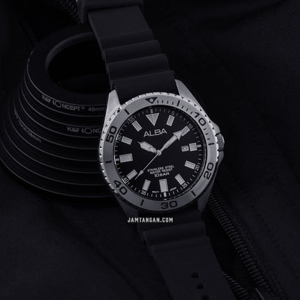 Alba Active AS9Q49X1 Men Black Dial Black Rubber Strap