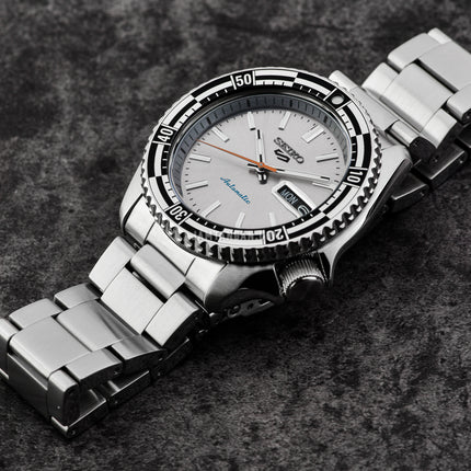 Seiko 5 Sports SRPK09K1 SKX Sports Style Rally Driver Silver Dial St. Steel Strap Special Edition