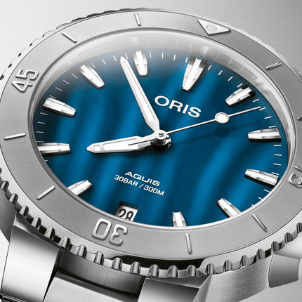 Oris Aquis 01-733-7770-4155-07-8-18-05P Date Ladies Blue Mother Of Pearl Dial Stainless Steel Strap