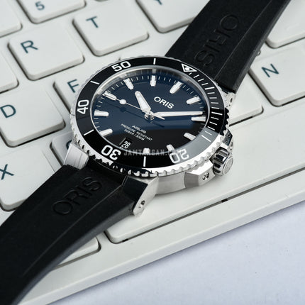 Oris Aquis 01-733-7732-4134-07-4-21-64FC Date Black Dial Black Rubber Strap