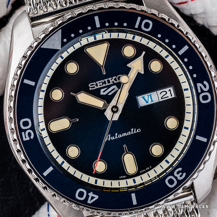 Seiko 5 Sports SRPD71K1 SKX Sports Style Automatic Blue Dial Silver Mesh Strap