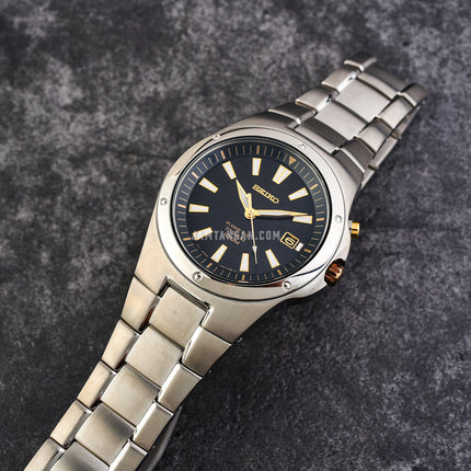 Seiko Kinetic SKA399P1 Black Dial Titanium Strap