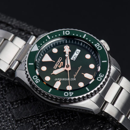Seiko 5 Sports SRPD63K1 5KX Hulk SKX Sports Style Automatic Green Dial Stainless Steel Strap