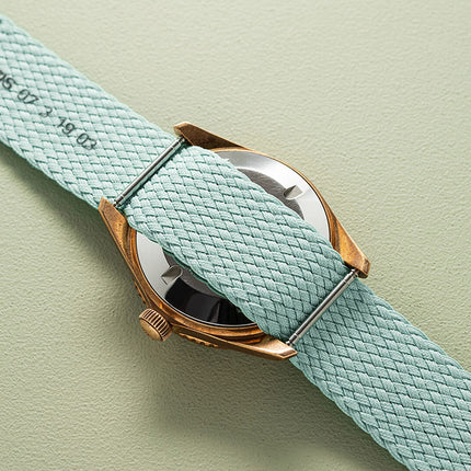 Oris Divers Sixty-Five 01-733-7771-3157-07-3-19-03BRS Cotton Candy Green Dial Green Nylon Strap