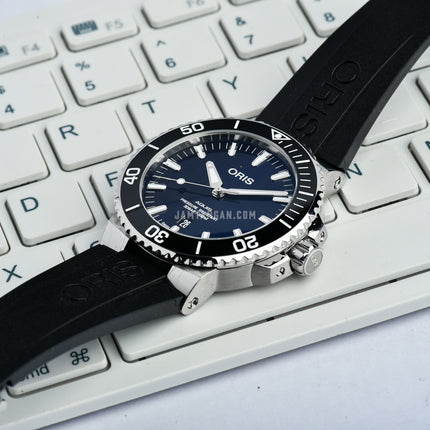 Oris Aquis 01-733-7730-4135-07-4-24-64EB Date Automatic Diver Blue Dial Black Rubber Strap