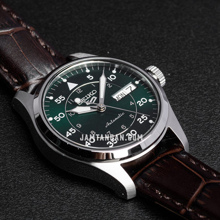 Seiko 5 Sports SRPJ89K1 Flieger Suits Style Kelly Green Flieger Black Leather Strap