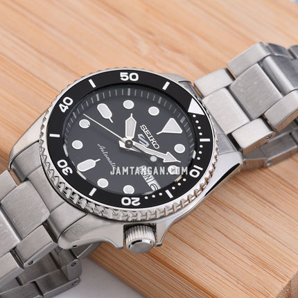 Seiko 5 Sports SRPK29K1 5KX Midi SKX Sports Style Black Dial Stainless Steel Strap