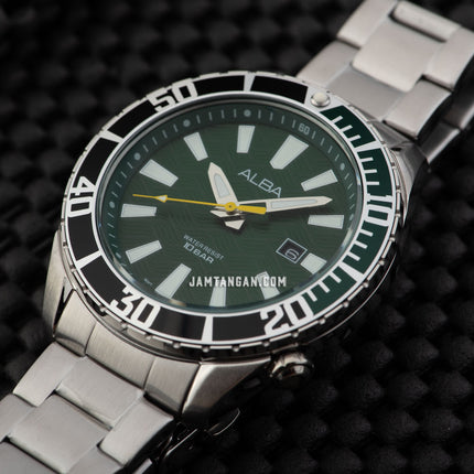 Alba Active AG8K29X1 Men Dark Green Dial Stainless Steel Strap
