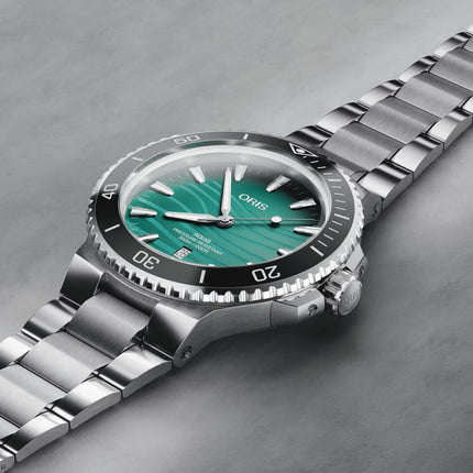 Oris Aquis 01-733-7789-4197-Set Yangtze Jiangtun Green Dial Stainless Steel Strap Limited Edition