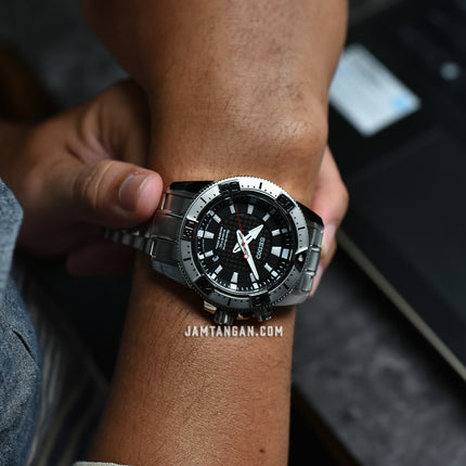 Seiko Sportura SKA509P1 Kinetic Diver Black Dial Stainless Steel Strap