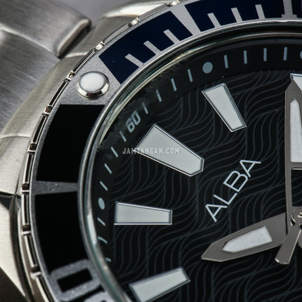 Alba Active AG8K33X1 Men Black Dial Stainless Steel Strap