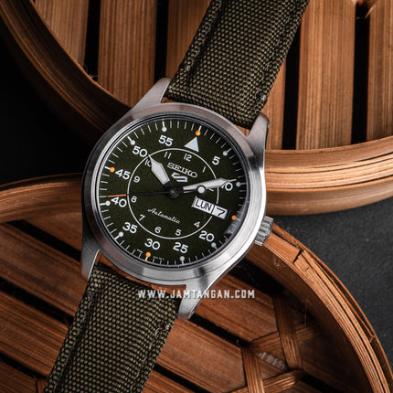 Seiko 5 Sports Flieger SRPH29K1 Field Sports Style Green Dial Green Nylon Strap
