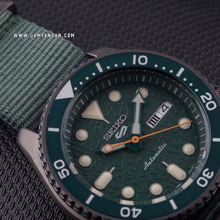 Seiko 5 Sports SRPD77K1 5KX Avocado SKX Sports Style Automatic Green Dial Green Nylon Strap