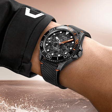 MIDO Ocean Star M042.431.77.081.00 200C Carbon COSC Rubber Strap + Extra Strap Limited Edition