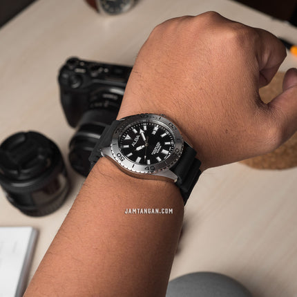Alba Active AS9Q49X1 Men Black Dial Black Rubber Strap
