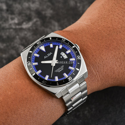Alba Active AS9D07X1 Men Black Blue Dial Stainless Steel Strap