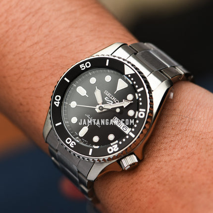Seiko 5 Sports SRPK29K1 5KX Midi SKX Sports Style Black Dial Stainless Steel Strap