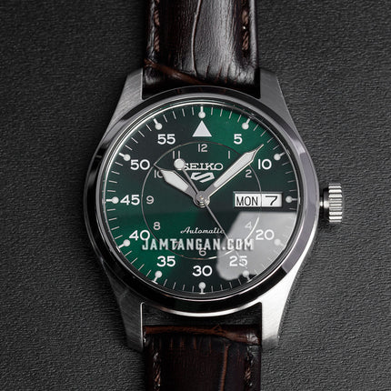 Seiko 5 Sports SRPJ89K1 Flieger Suits Style Kelly Green Flieger Black Leather Strap