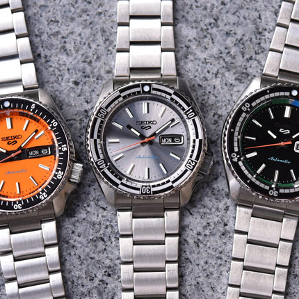 Seiko 5 Sports SRPK09K1 SKX Sports Style Rally Driver Silver Dial St. Steel Strap Special Edition