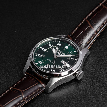 Seiko 5 Sports SRPJ89K1 Flieger Suits Style Kelly Green Flieger Black Leather Strap
