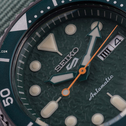 Seiko 5 Sports SRPD77K1 5KX Avocado SKX Sports Style Automatic Green Dial Green Nylon Strap