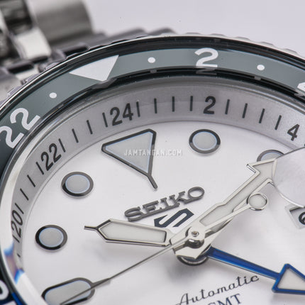 Seiko 5 Sports SSK033K1 SKX Series Automatic GMT Silver Dial Stainless Steel Strap