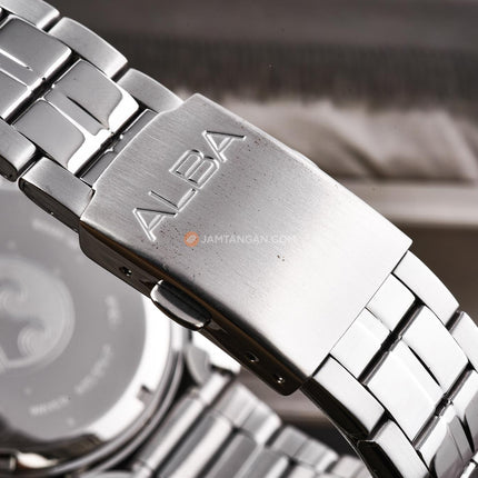 Alba Active AS9V51X1 Men Silver Dial Stainless Steel Strap