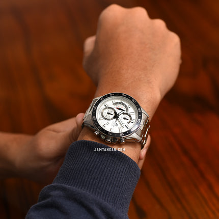 Casio Edifice EFV-550D-7AVUDF Chronograph Men Silver Dial Stainless Steel Band