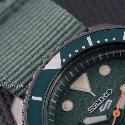 Seiko 5 Sports SRPD77K1 5KX Avocado SKX Sports Style Automatic Green Dial Green Nylon Strap