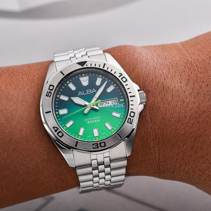 Alba Active Gravity AV3579X1 Men Green Gradient Dial Stainless Steel Strap