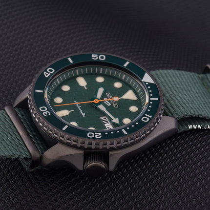 Seiko 5 Sports SRPD77K1 5KX Avocado SKX Sports Style Automatic Green Dial Green Nylon Strap