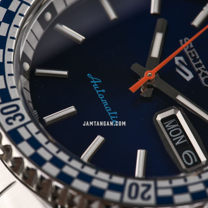 Seiko 5 Sports SRPK65K1 SKX Sports Style Petrol Blue Checker Flag St. Steel Strap Special Edition