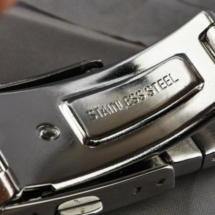 Alba Active AG8K33X1 Men Black Dial Stainless Steel Strap