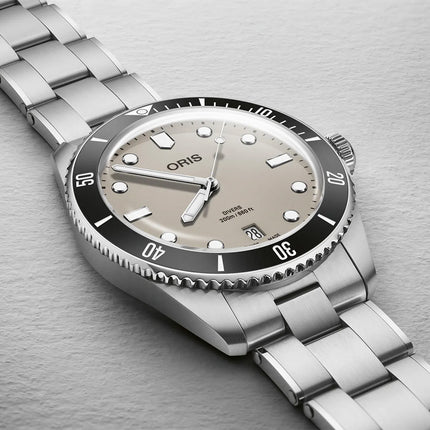 Oris Divers Date 01-733-7795-4051-SET Men Brown Dial Stainless Steel Strap + Extra Strap