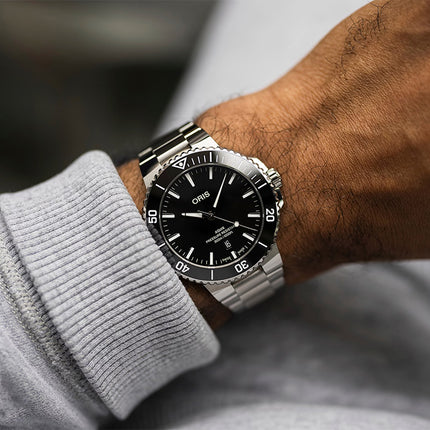 Oris Aquis Date 01-733-7789-4154-07-8-23-04PEB Men Black Dial Stainless Steel Strap