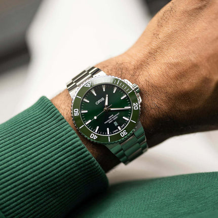 Oris Aquis Date 01-733-7789-4157-07-8-23-04PEB Green Dial Stainless Steel Strap