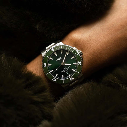 Oris Aquis Date 01-733-7789-4157-07-8-23-04PEB Green Dial Stainless Steel Strap