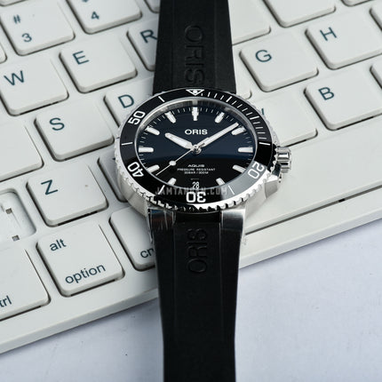 Oris Aquis 01-733-7732-4134-07-4-21-64FC Date Black Dial Black Rubber Strap
